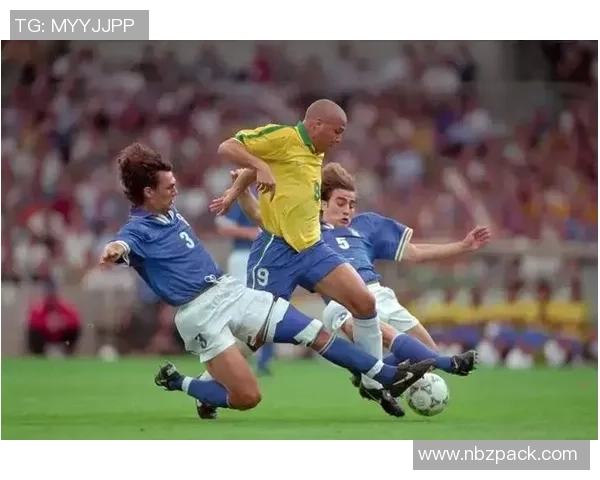 足球明星大头照片大集合展现球场魅力与风采的精彩瞬间